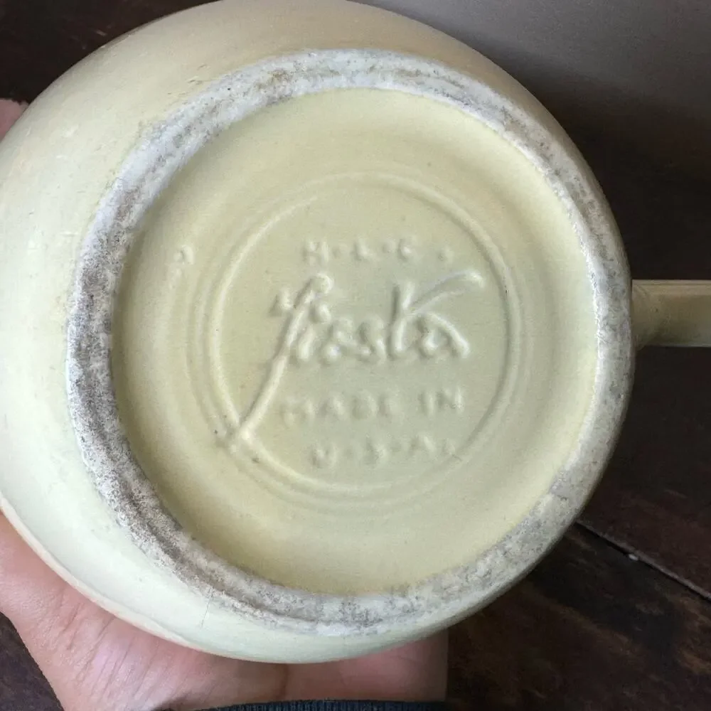 Fiestaware vintage pale